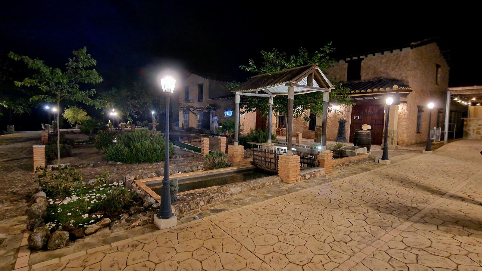 Exterior del complejo de noche